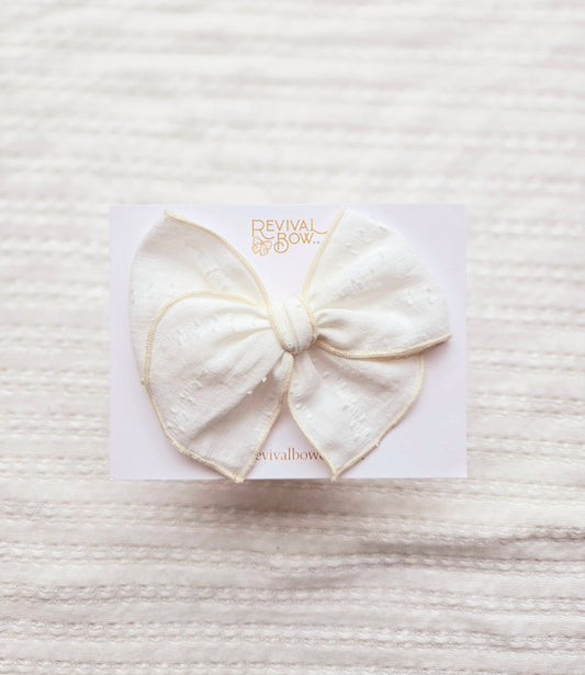 Fable Bow - Textured Ivory, Clip